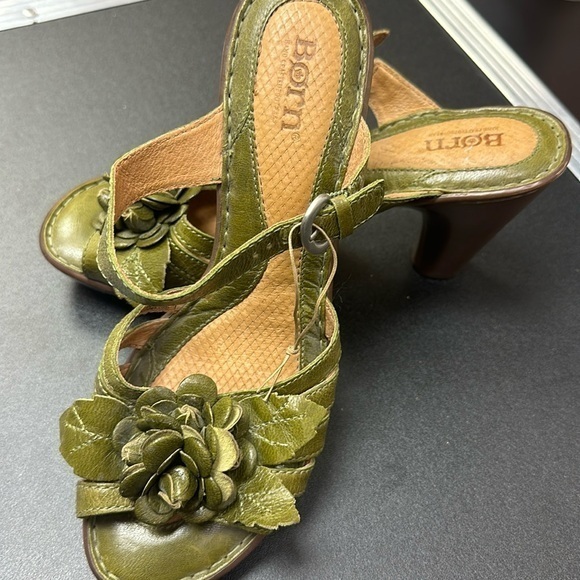 NWOT Born size 9 - Picture 1 of 14